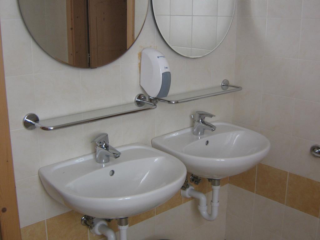 Taxus Hostel Pieve Tesino Room photo